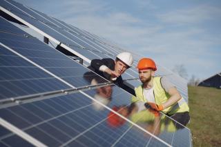 Monitoring production solaire : outils et indicateurs clés