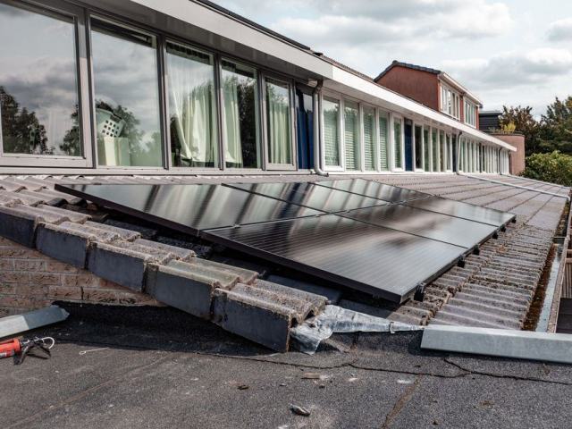 Photo d'illustration : des panneaux solaires sur le toit d'une maison